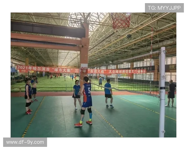 伊宁花式足球展现青春活力推动全民健身与城市体育文化融合发展 伊宁花式足球展现青春活力推动全民健身与城市体育文化融合发展